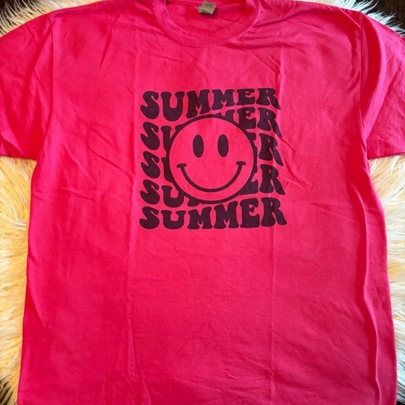 Gildan Tops - 💜 5 for $20 💜 Summer tee shirt